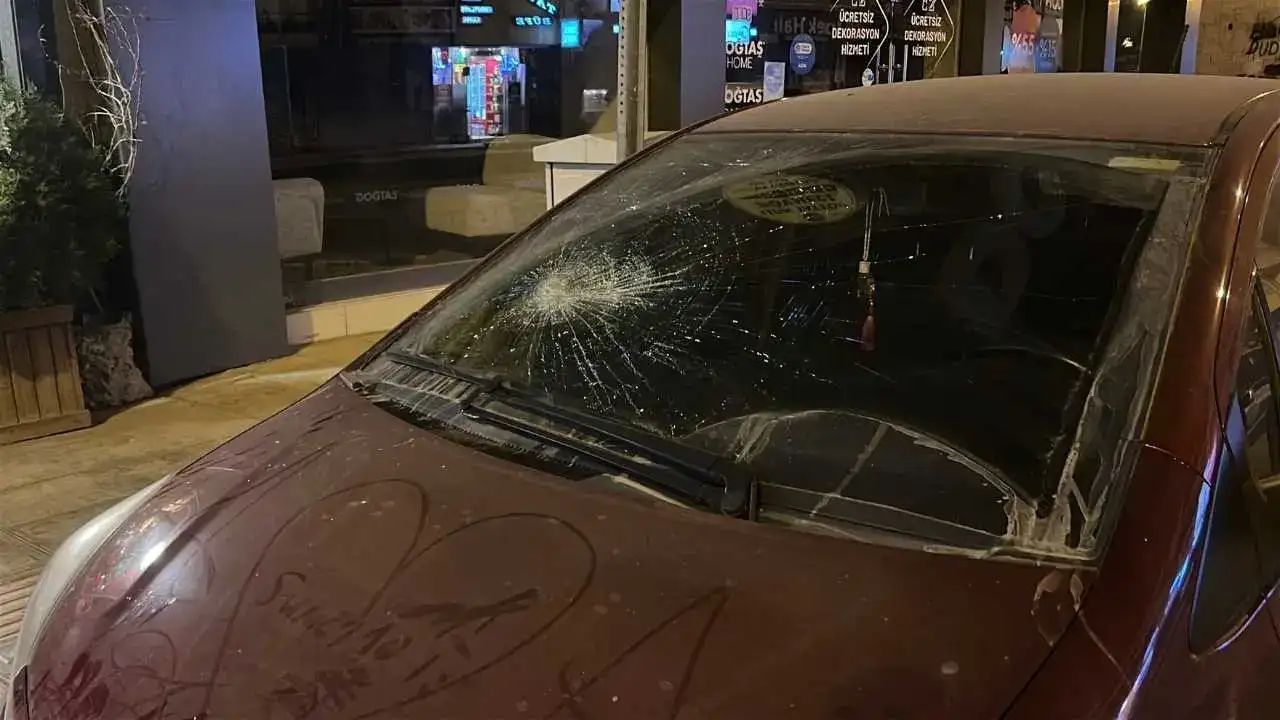 Hatay’da Gece Yarısı Taşlı Saldırı: 6 Araç, 4 İş Yeri Hedefte! 3